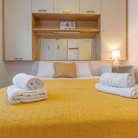 New Era 120 Menigos Appartement *